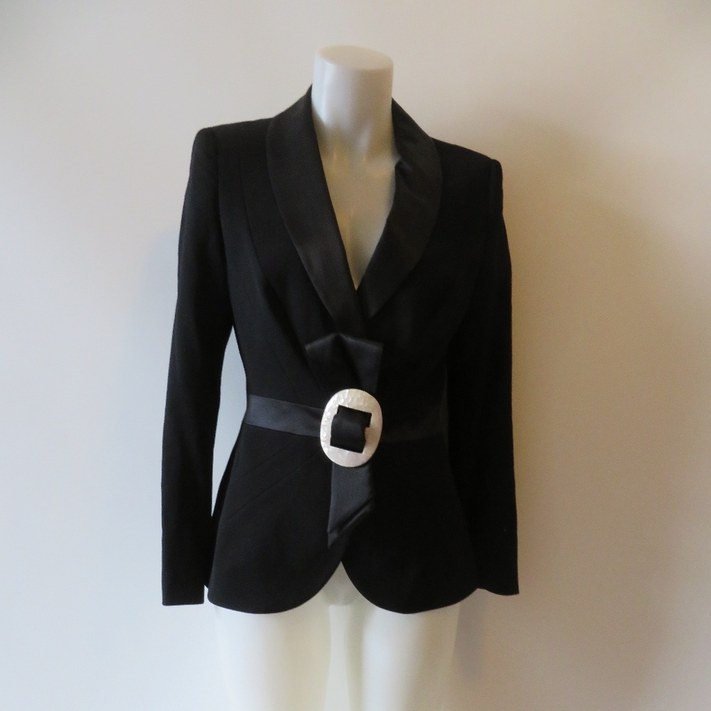 ESCADA TUXEDO COLLAR W/DECORATIVE BUTTON BLAZER S*